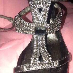 TWO LIPS Jeweled Cross 4” Heel Sandals 10M Gaelic